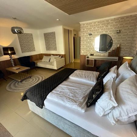 Avangard Prestige Свиноуйсьце Экстерьер фото